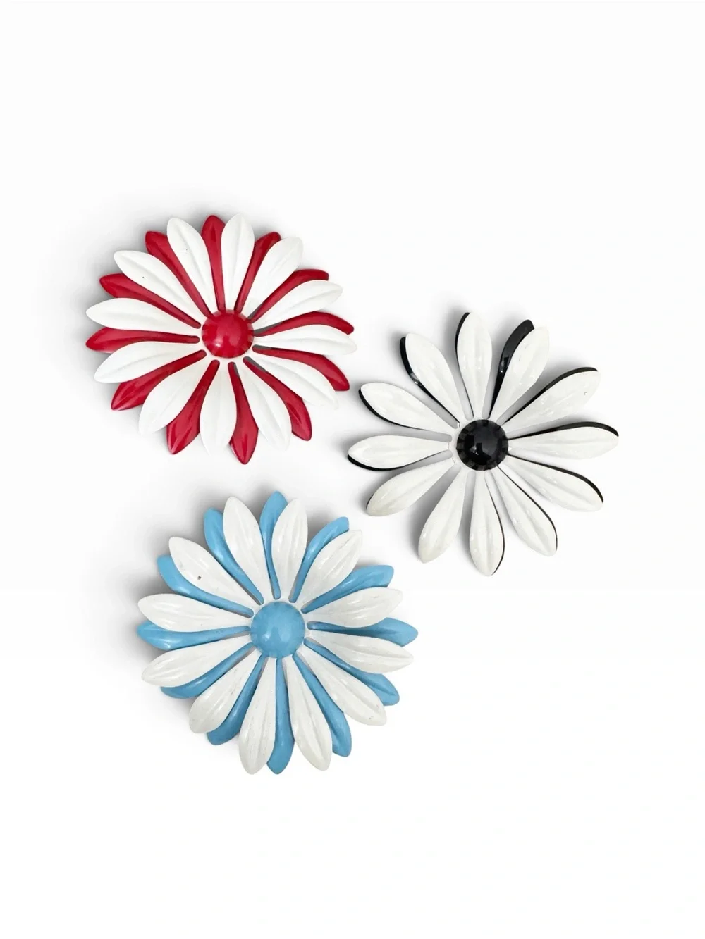 60s Vintage Flower Pin Black White Monochrome Daisy Enamel Metal Flower Mod 2.5”